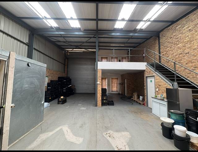 1,600M² WAREHOUSE TO LET IN SPARTAN